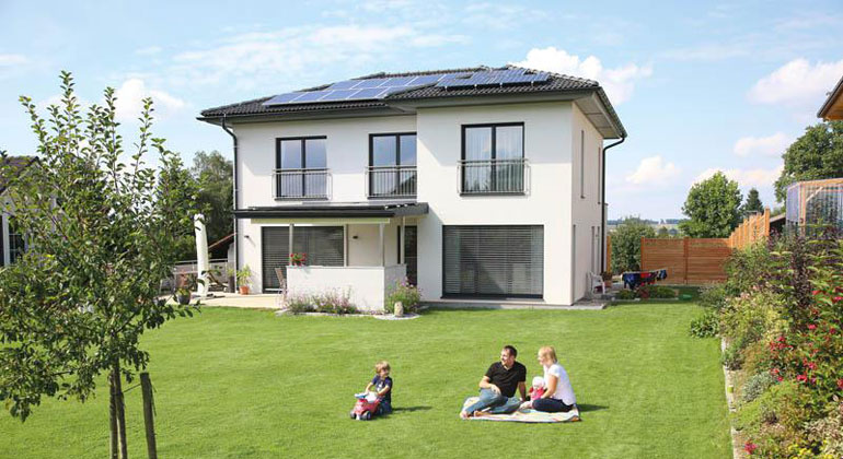 fronius.com | Mit dem Fronius Energy Package Strom erzeugen, zwischenspeichern und selbst verbrauchen.