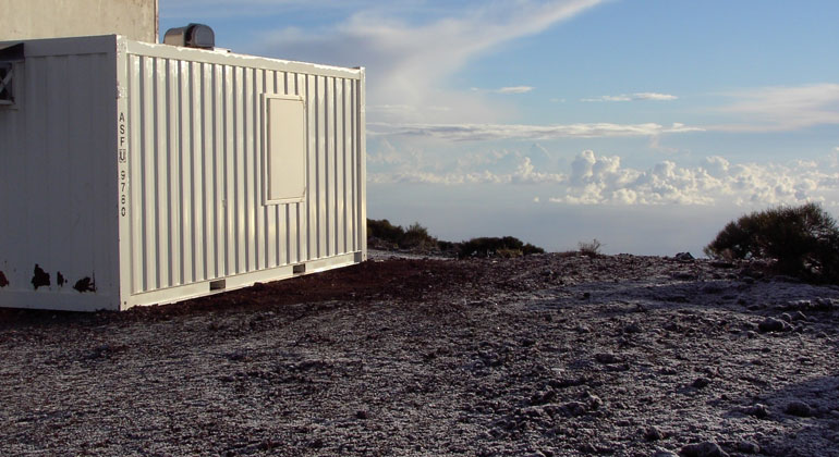Thomas Blumenstock, KIT | Infrared spectrometers can be used to determine the composition of atmospheric air. The KIT and the Spanish Weather Service jointly operate a measurement container on Tenerife.