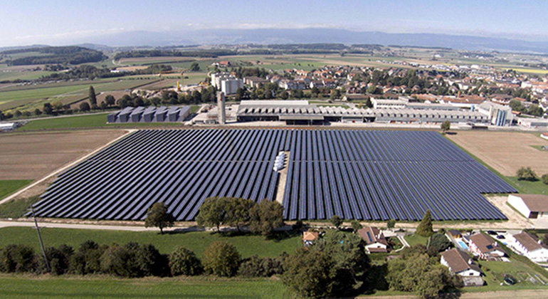 Group E Greenwatt SA | Eine Gesamtfläche von sieben Fussballfeldern: Das Solarkraftwerk Champ «La Boverie» in Payerne