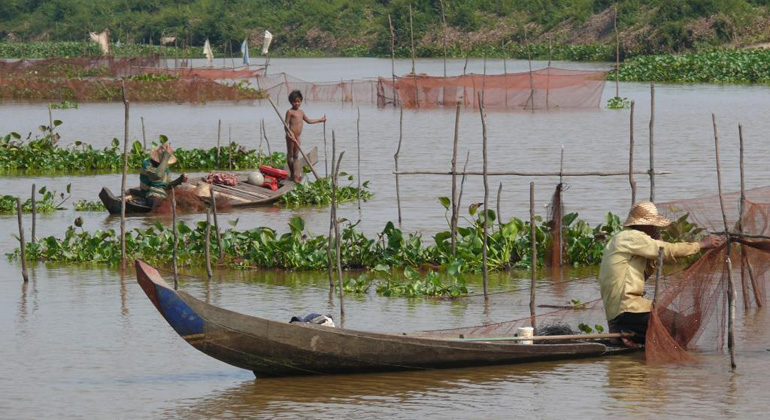 Global Nature Fund (GNF) | Udo Gattenlöhner | Fischer am Tonle Sap See