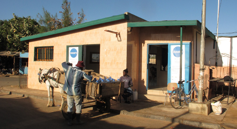 Swiss Fresh Water |Ein Wasserkiosk in der Stadt Fatick im Siné Saloum Delta.