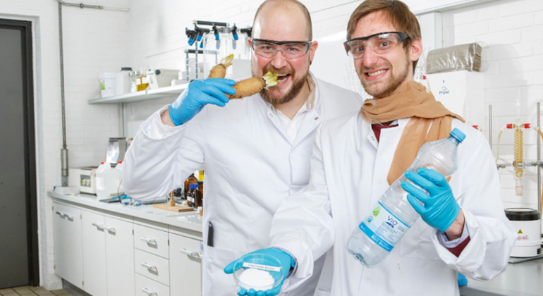 Universität Hohenheim | Ob Strumpf oder Plastikflasche - Wissenschaftler der Universität Hohenheim ebnen den Weg für Qualitätsprodukte aus Chicorée-Abfällen.