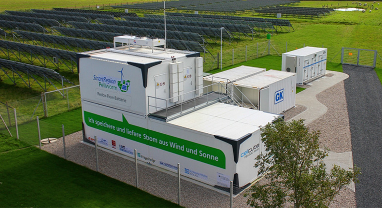 Eon | Die Bedeutung intelligenter Speicher in der lokalen Energieversorgung unterstreicht das Projekt SmartRegion Pellworm, Sieger in der Rubrik „Projekt des Jahres“ beim German Renewables Award 2015.