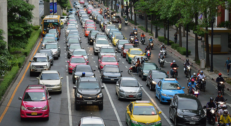 pixabay.com | quinntheislander | Eine Ursache für die gestiegenen Emissionen liegt im Verkehr. Hier stieg der CO2-Ausstoß um 1,5%.