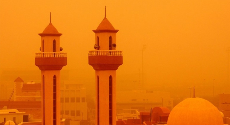 Molly John, Flickr, Creative Commons | Von Hitze und Wüstenstaub geplagt: Sandstürme wie hier über Kuwait dürften im Nahen Osten und in Nordafrika mit dem Klimawandel häufiger werden. Zudem könnten die Temperaturen dort Ende des Jahrhunderts an sehr heißen Tagen bis auf 50 Grad Celsius steigen. Hitzeperioden werden dort dann auch häufiger auftreten und viel länger dauern.