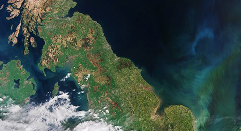 Europäischen Weltraumbehörde ESA | Weltraumaufnahme der südlichen Nordsee mit einer Planktonblüte in einer der Regionen hoher Produktivität