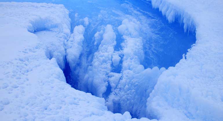 Große Mengen an Schmelzwasser auf ostantarktischem Eisschelf