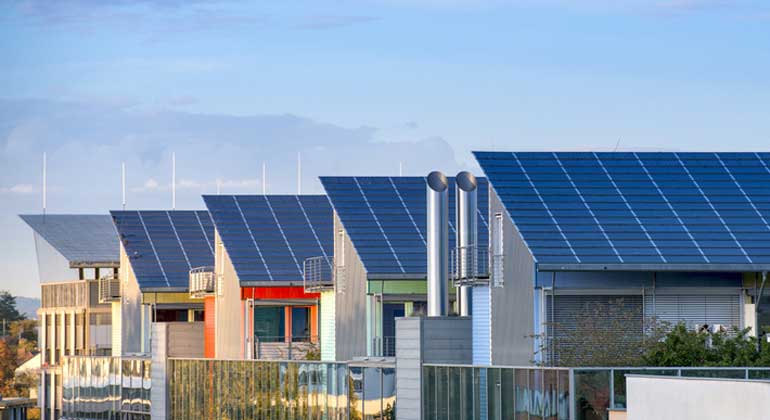 Beratung für PV auf Mehrparteienhäusern: SFV und EARF starten Initiative