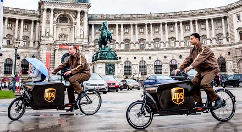 UPS | „Lastenfahrräder bieten sich in überfüllten Stadtzentren als effiziente Alternative an. Sie reduzieren Verkehr und Staus, verringern den Kraftstoffverbrauch sowie CO2-Emissionen und reduzieren zudem die Lärmbelästigung", so Peter Harris, Nachhaltigkeitsdirektor von UPS Europe.