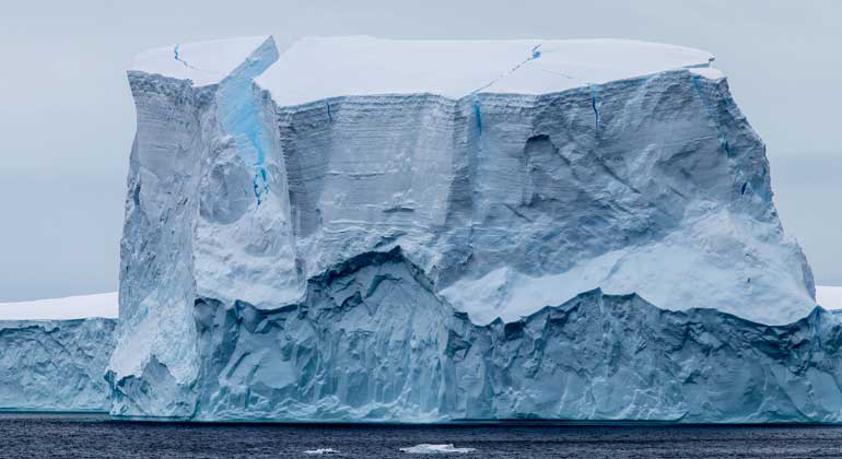 AWI | Thomas Ronge | Eisberg im Amundsenmeer.