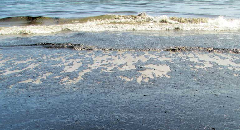 NOAA | Oil washes onto the beach on the day of the spill at Refugio State Beach, May 19, 2015.