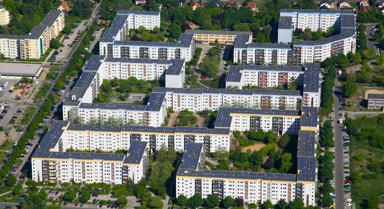 STADT&LAND Berlin | Mit Mieterstrom können endlich auch Bewohner von Mehrfamilienhäusern von der Energiewende und damit von geringen Strompreisen profitieren.