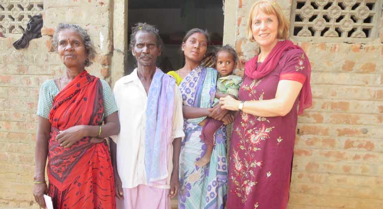 ANDHERI HILFE | Adivasis mit Elvira Greiner