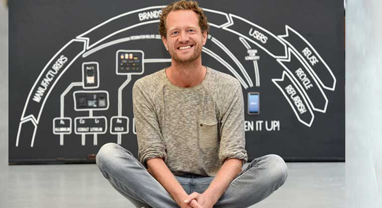 forum-csr.net | Peter Himsel | Fairphone Gründer Bas van Abel hat die gesamte Wertschöpfungskette im Blick: Material, Design, Fertigung, Vertrieb und Lebenszyklus eines Smartphones werden für das Fairphone auf den Prüfstand gestellt.