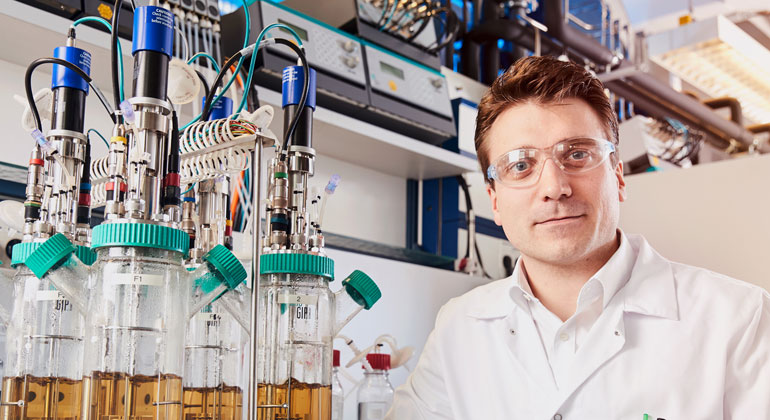 Covestro | Dr. Gernot Jäger of Covestro heads the project team for the development of bio-based aniline. It also includes researchers from Bayer, Stuttgart University and RWTH Aachen University.