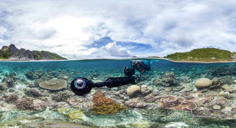 XL Catlin Seaview Survey - The Ocean Agency / Aaron Spence | Über 500 Stunden drehte das Filmteam für „Chasing Coral“ unter Wasser.