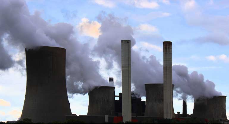 pixelio.de | Rike | Ein sektorenübergreifender CO2-Preis sollte sich am Ausstoß und Energiegehalt bemessen.
