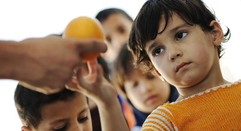 Flüchtlingskinder dem Hunger ausgeliefert