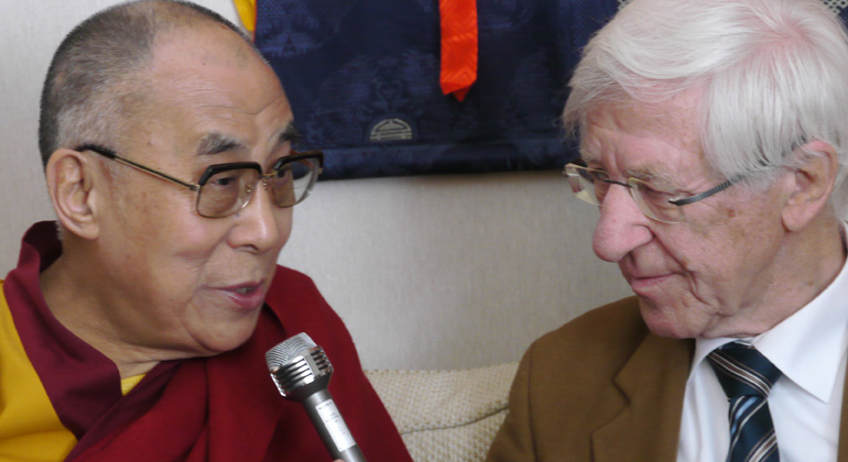 Bigi Alt | Der 14. Dalai Lama "Wir sollten größeren Wert auf innere Bildung und auf moralische Werte legen."