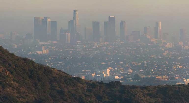 DAVID ILIFF. License: CC-BY-SA 3.0 | Los Angeles, Griffith Observatory and air pollution.