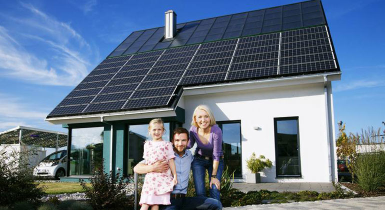 solarwirtschaft.de | Familie kann 200 Euro im Jahr sparen