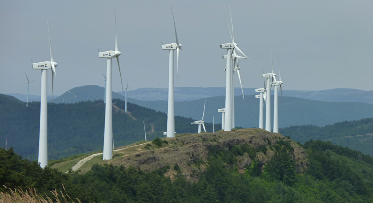 ixabay.com | Mentaltankstelle | Die bis zu 200 m hohen Windkraftanlagen überragen vielerorts die Landschaft.