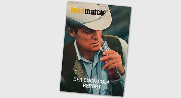 foodwatch.de | Der „Coca-Cola-Report“ von foodwatch beleuchtet die unverantwortlichen Marketing- und Lobbymaßnahmen von Coca-Cola. Die Montage mit dem „Marlboro-Man“ auf dem Titelbild soll zeigen: Wie einst die Tabakindustrie torpediert Coca-Cola weltweit gesundheitspolitische Initiativen und versucht die Gesundheitsgefahren von Zuckergetränken zu verschleiern.