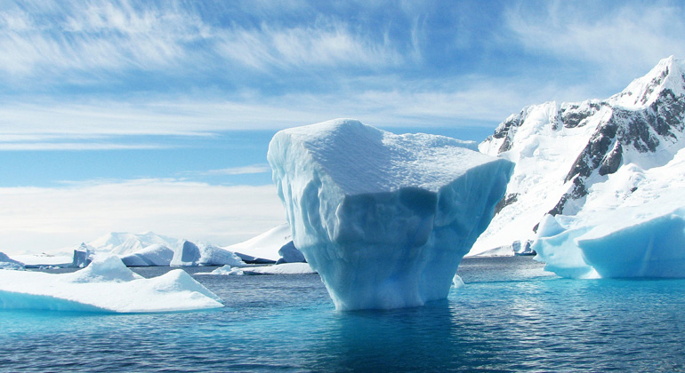 pixabay.com | robynm | Das rasche Schmelzen des Antarktik-Eises erhöht den Meeresspiegel.