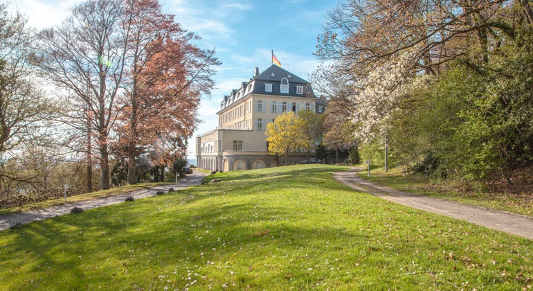 Depositphotos | diadis | Der erste Klimadialog fand 2014 auf dem Bonner Petersberg statt, der so zum Namensgeber für das Ministertreffen wurde. Heute finden die Gespräche in Berlin statt.