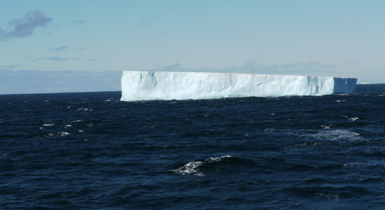 Bigi Alt | Eisberg vor der Antarktischen Halbinsel