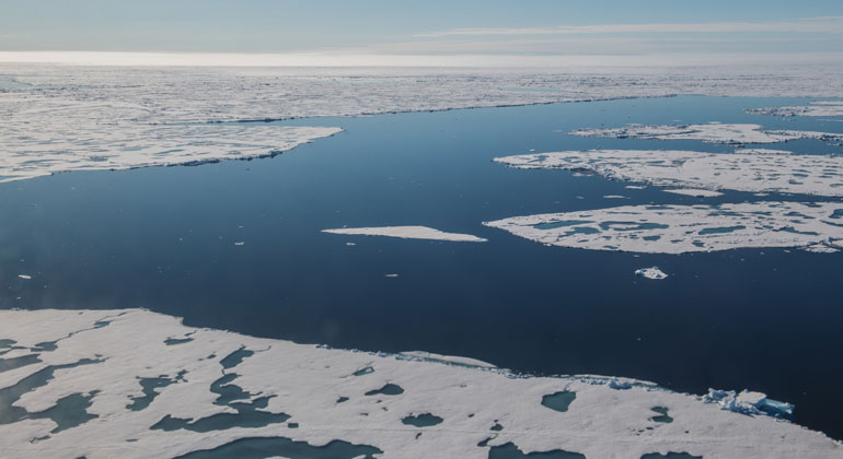 Alfred-Wegener-Institut | Meereis nördlich von Grönland fotografiert auf der Forschungskampagne ASIMBO 2018