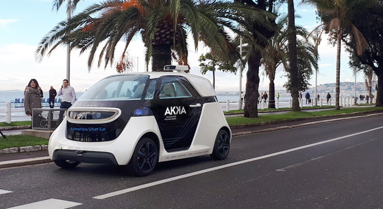 Akka Technologies / Das autonom fahrende E-Carsharing Fahrzeug in Nizza unterwegs.