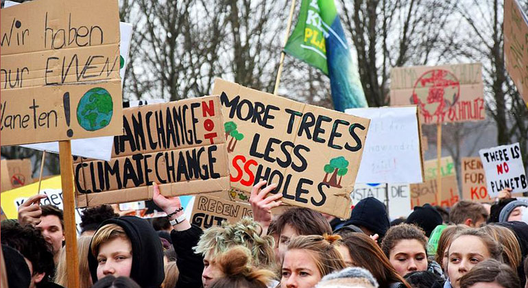 Clemens Weiß | energiezukunft.eu | Die Schüler sprachen von bis zu 10.000 Teilnehmern am Klimastreik, die Polizei berichtete von etwa 5.000.