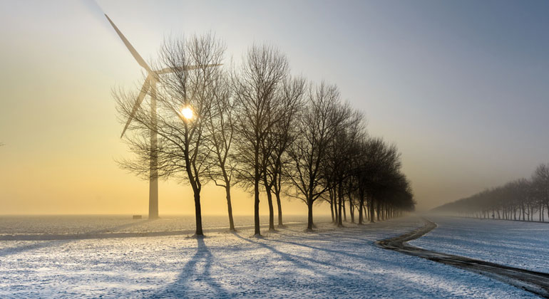 Fotolia.com | renehart | 2018 wurden nur noch etwa 2,4 GW Windkraftanlagen an Land neu installiert. Einen dramatischen Einbruch um 55 % gegenüber 2017, meldet der Bundesverband Windenergie (BWE).