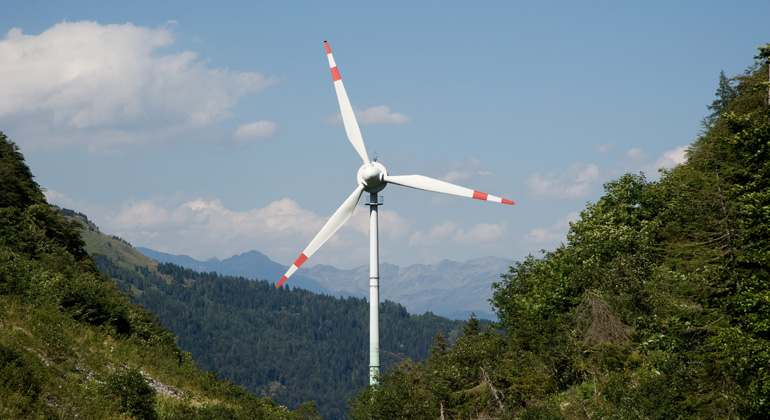 Depositphotos | depally | Die Windkraftnutzung in Wäldern ist keine neue Erfindung. Seit Jahrzehnten stehen auch in Österreich Windräder in Wäldern und es gibt damit sehr positive Erfahrungen.