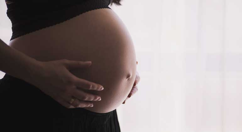 pixabay.com | Unsplash | The study's findings suggest that pregnant women, women of child-bearing years who may be pregnant and those undergoing fertility treatments should avoid areas known for high air pollution or stay inside on high-smog days to reduce their exposure.