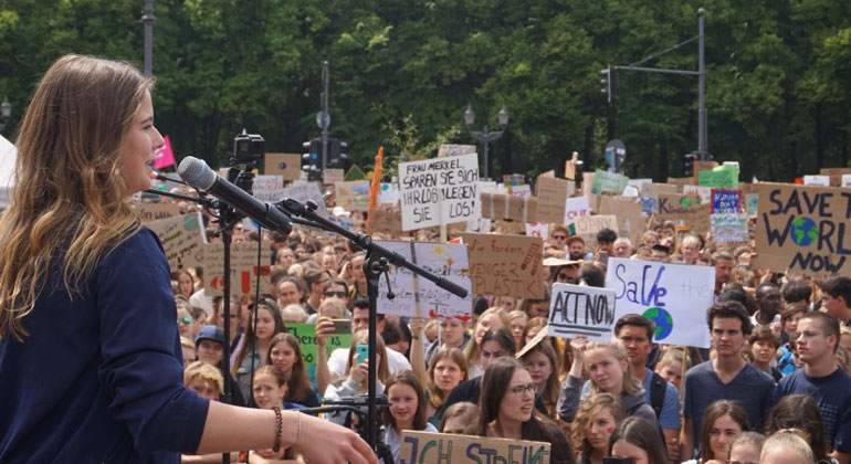 klimareporter.info | Friederike Meier | Fridays-for-Future-Aktivistin Luisa Neubauer beim Klimastreik am 24. Mai in Berlin.