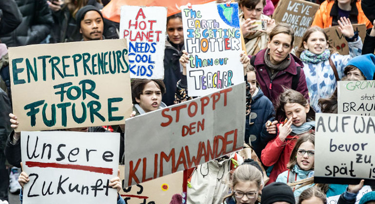 UnternehmensGrün | Jörg Farys | Die DBU will ihre Kernzielgruppe - die mittelständischen Unternehmen - angesichts der Klimakrise zum Handeln ermutigen. Sie will helfen, die Idee der "Entrepreneurs For Future" weiter zu etablieren.