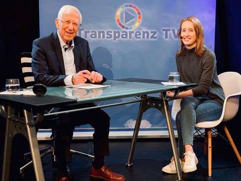 transparenztv.com | Franz Alt und Hannah Fiederer, Studentin und Vertreterin Jugendrat der Generationenstiftung