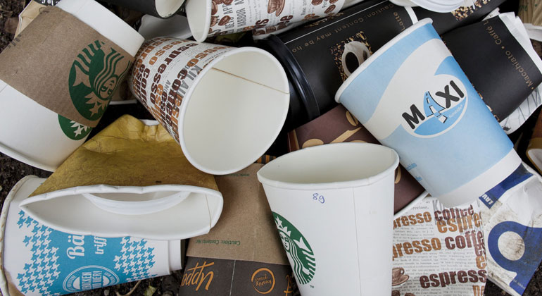 Starbucks, McDonalds & Co. müssen endlich ein Mehrwegsystem für Coffee-to-go-Becher einführen