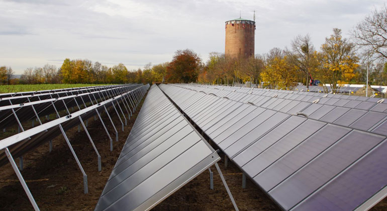 solites.de | Guido Bröer | SWLB _ Kollektoren vor Wasserturm