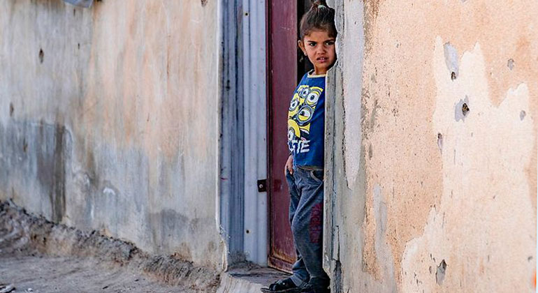 UNICEF/UNI229181/Keder | Im Nordosten Syrien, in verlassenen Dörfern von Al-Hasakeh, suchen Familien im November 2019 Schutz vor gewaltsamen Auseinandersetzungen.