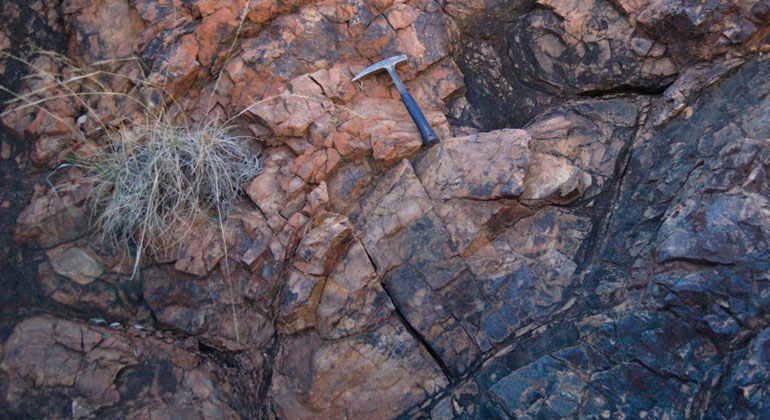 colorado.edu | Jana Meixnerova; Benjamin Johnson | This pillow basalt formation made up an ancient seafloor 3.2 billion years ago.