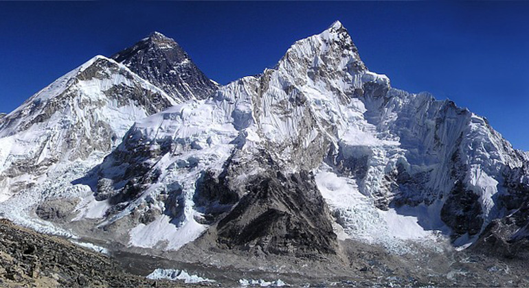 pixabay.com | Simon | The Mount Everest in the Himalayas is with 8848 meters the highest mountain on earth.