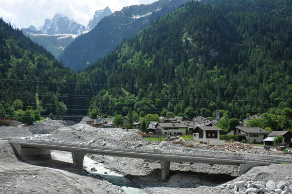 wsl.ch | Michael Bründl, SLF | The village of Bondo (GR) after the debris flows following the rock avalanche on Piz Cengalo, 2017.