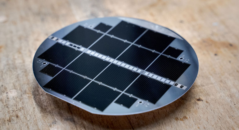 New Record Efficiency for Tandem Solar Cell Technology