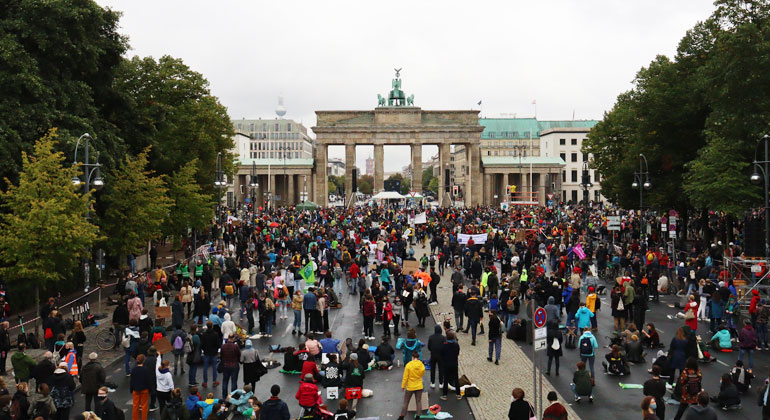 Fridays for Future | Erster globaler Klimastreik seit Corona: In Berlin gingen trotz Regen und Pandemie Tausende auf die Straße.