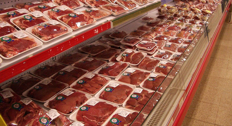 Greenpeace-Supermarkt-Check: Umstieg auf Fleisch aus besserer Haltung kommt kaum voran