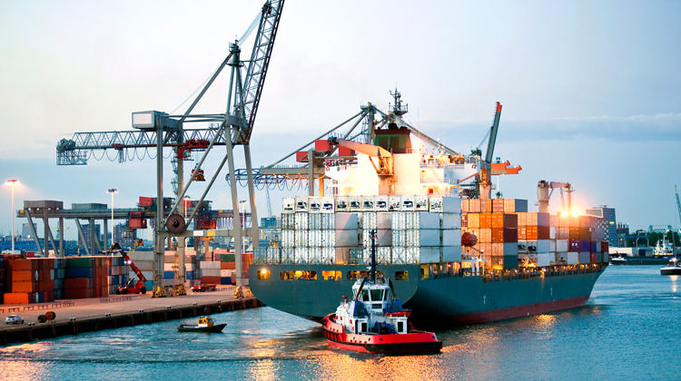 Depositphotos.com | Corepics | ContainerSchiff