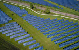 unsplash.com | andreas gücklhorn | Solarpark